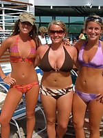 24 pictures - A babe on open swim suit at the Apollo