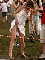 Upskirt pictures - car show upskirt picture gallery