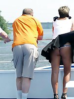 12 pictures - Wind blows up skirts of hot chicks