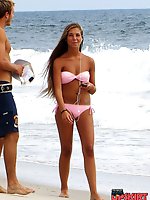 12 pictures - Incredible bikini chicks doing show