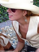 Upskirt pictures - Super stars have their downblouse voyeured