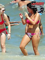 12 pictures - Big and petite bikini women on cam