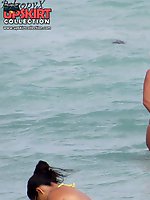 12 pictures - Girls putting on their sexy bikinis