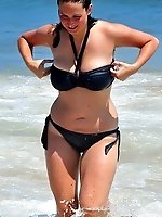 12 pictures - Beach voyeur shots of bikini girls