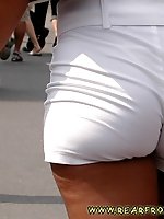 Upskirt pictures - Candid butts in tight jeans