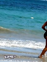 15 pictures - Sexy beach butts in San Juan.