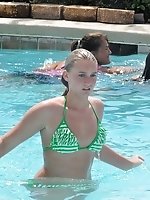 12 pictures - Bikini beauties play on the beach