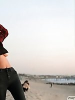 Upskirt pictures - Hopeless SoFrantic Venice After Dark